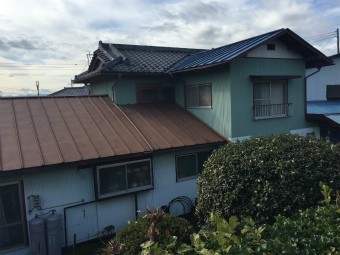 渋川市北橘町T様邸屋根塗装工事前北側