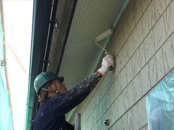前橋市岩上町T様 軒天1回目塗装