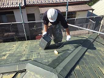 屋根の下塗りシーラー
