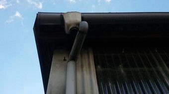 高崎市綿貫町工場外れた雨樋