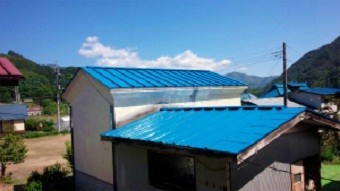 利根郡片品村で離れ小屋のサンブトタン屋根の塗装工事完了
