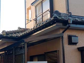 太田市宝町瓦漆喰点検玄関上