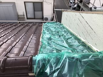 みどり市笠懸町養生ビニールをかけての作業