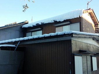 群馬 渋川 屋根落雪注意