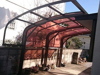 太田市飯田町破損したカーポート屋根全体