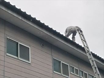 前橋市龍蔵寺アパート屋根調査風景
