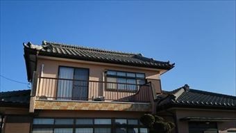亀泉町瓦屋根の全景