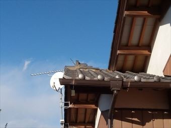 前橋市日吉町玄関上の瓦屋根