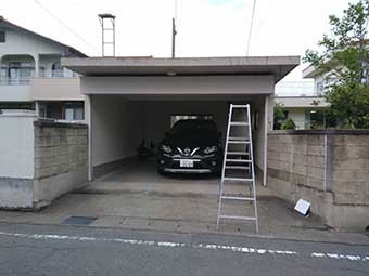 自宅の車庫のメンテナンス 傷んだ外壁と屋根を塗装します 前橋市関根町 街の屋根やさん前橋店