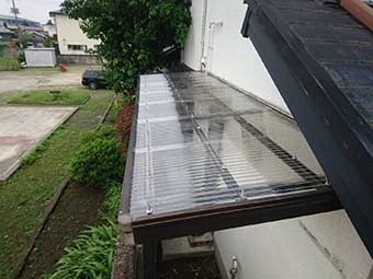 新しく張り替えた波板