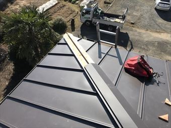 前橋市下大屋町U様屋根棟板金工事中