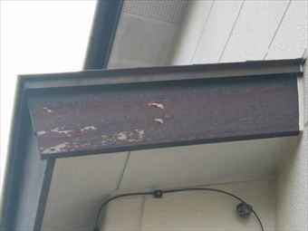 高崎市上大島町下屋根破風板塗装のはがれ