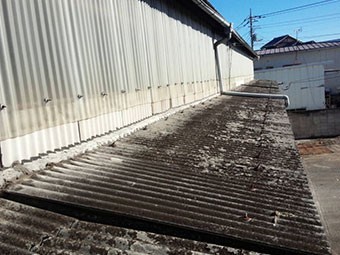 前橋芳賀工業団地の工場スレート波板劣化