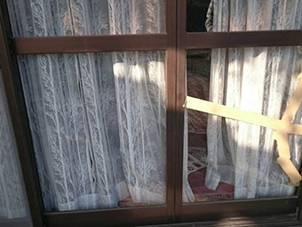 太田市飯田町ひびが入った窓ガラス