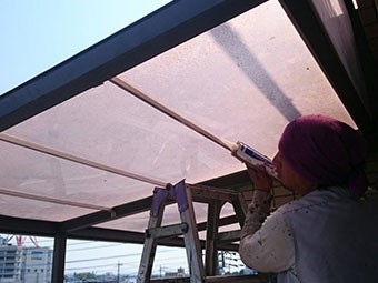 前橋市岩神町マンション2階テラス天井修理