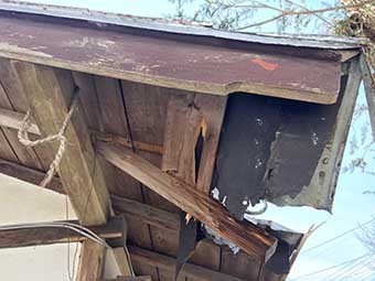 長野原町Y様下屋根軒裏破損部分