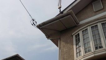 佐波郡玉村町白い出窓のあるお宅の正面2Fの雨樋