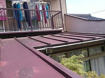 トタン屋根