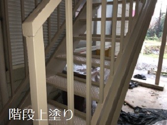 吾妻郡高山村T様邸階段上塗り