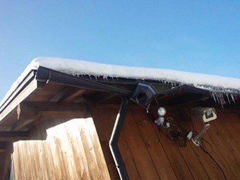 雪害 歪んだ雨どい