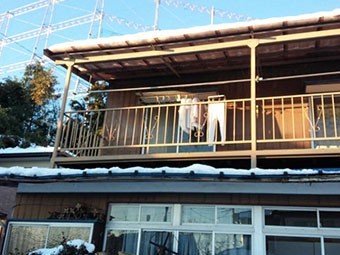 群馬 渋川 屋根に積雪