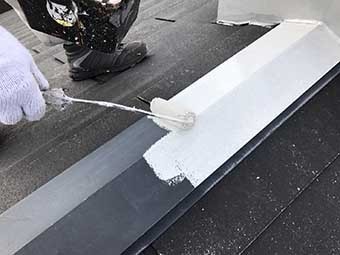 前橋市 棟板金サビ止め中