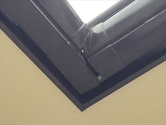高崎市小八木町T様邸雨樋コーナーが割れています
