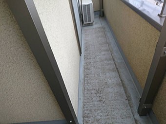 藤岡市 ベランダ洗浄前 撤去後