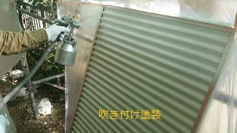 前橋市荒子町で雨戸の吹き付け