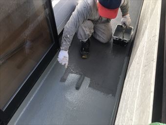 前橋市岩神町ベランダ防水上塗り塗装