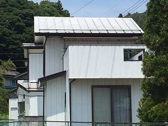 沼田市利根町建物南側