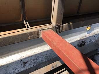 前橋市 屋上看板の鉄骨取り付け後
