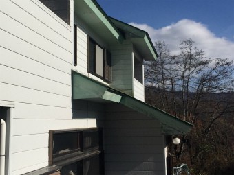 片品村平葺きトタン屋根(横)
