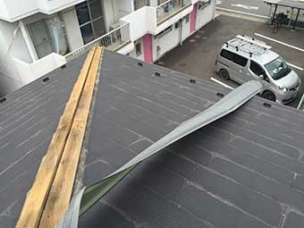 前橋市下細井町S様棟板金のはがれ