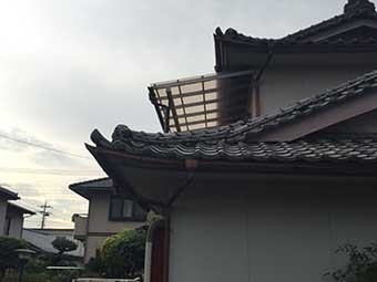 高崎市新町反った雨どい