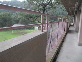 太田市熊野町施設建物ベランダ