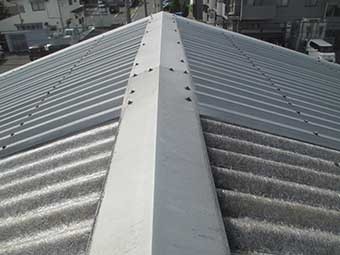 前橋市天川大島町工場屋根の棟板金