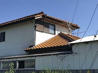 前橋市田口町 瓦屋根の欠け