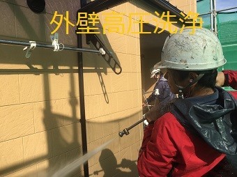 高崎市倉賀野町ガルバニウム合板の住宅、外壁高圧洗浄
