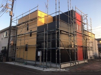 高崎市倉賀野町の外壁サイディングのお宅の完工後、足場解体前