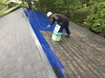 前橋市大屋根上塗り1回目塗装施工中