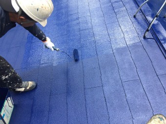 前橋市大屋根下塗り塗装施工中2回目確認施工