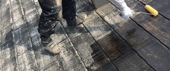 前橋市富士見町でコロニアル屋根の下塗り1回目