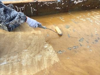 前橋市青柳町A様邸防水工事プライマー1回目
