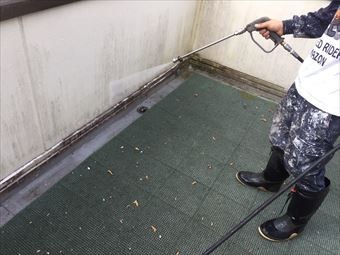 吾妻郡草津町S様邸ベランダ内壁洗浄