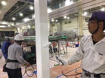工場渡り廊下柱塗装