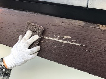 伊勢崎市鹿島町で破風板のケレン作業