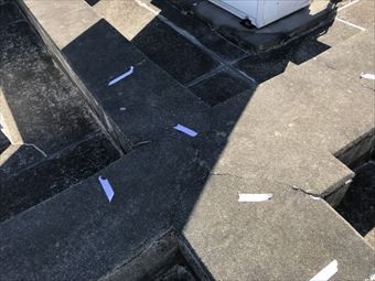 高崎市箕郷町陸屋根屋上コンクリの割れた状態①