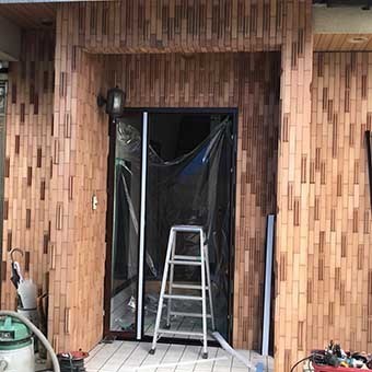前橋市 新規玄関 枠取り付け作業