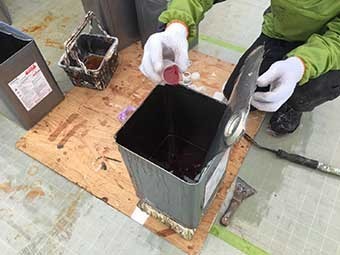 前橋市 屋上防水 ポリエステル樹脂に硬化剤